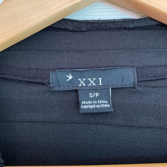 Black ruffle cardigan jacket - Picture 3 of 4